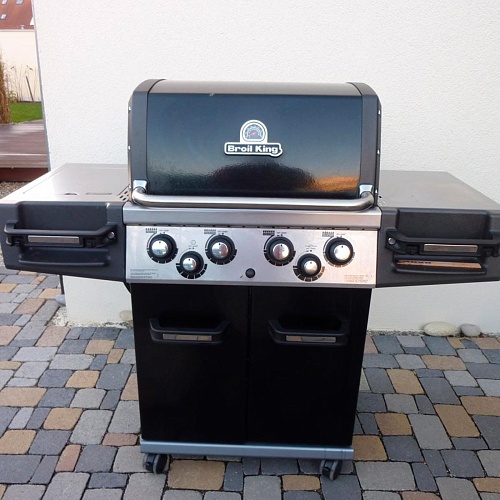 Газовый гриль Broil King Regal 490 черный (с конфоркой) Газовый гриль Broil King Regal 490 черный (с конфоркой)